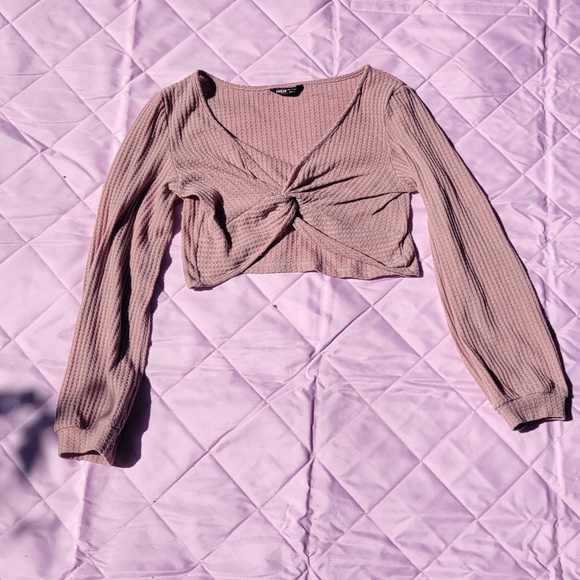 Shein crop top with cross-knot - Picture 1 of 3